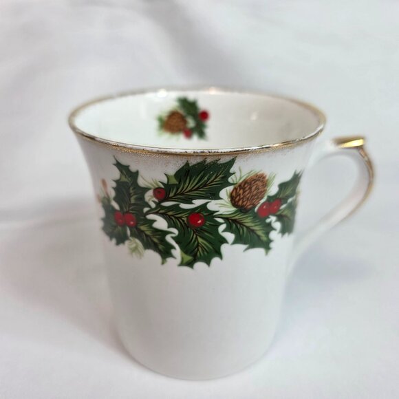 Rosina China Queens Yuletide Scalloped Dinner Plate White with Green & Red Holly - Picture 1 of 16